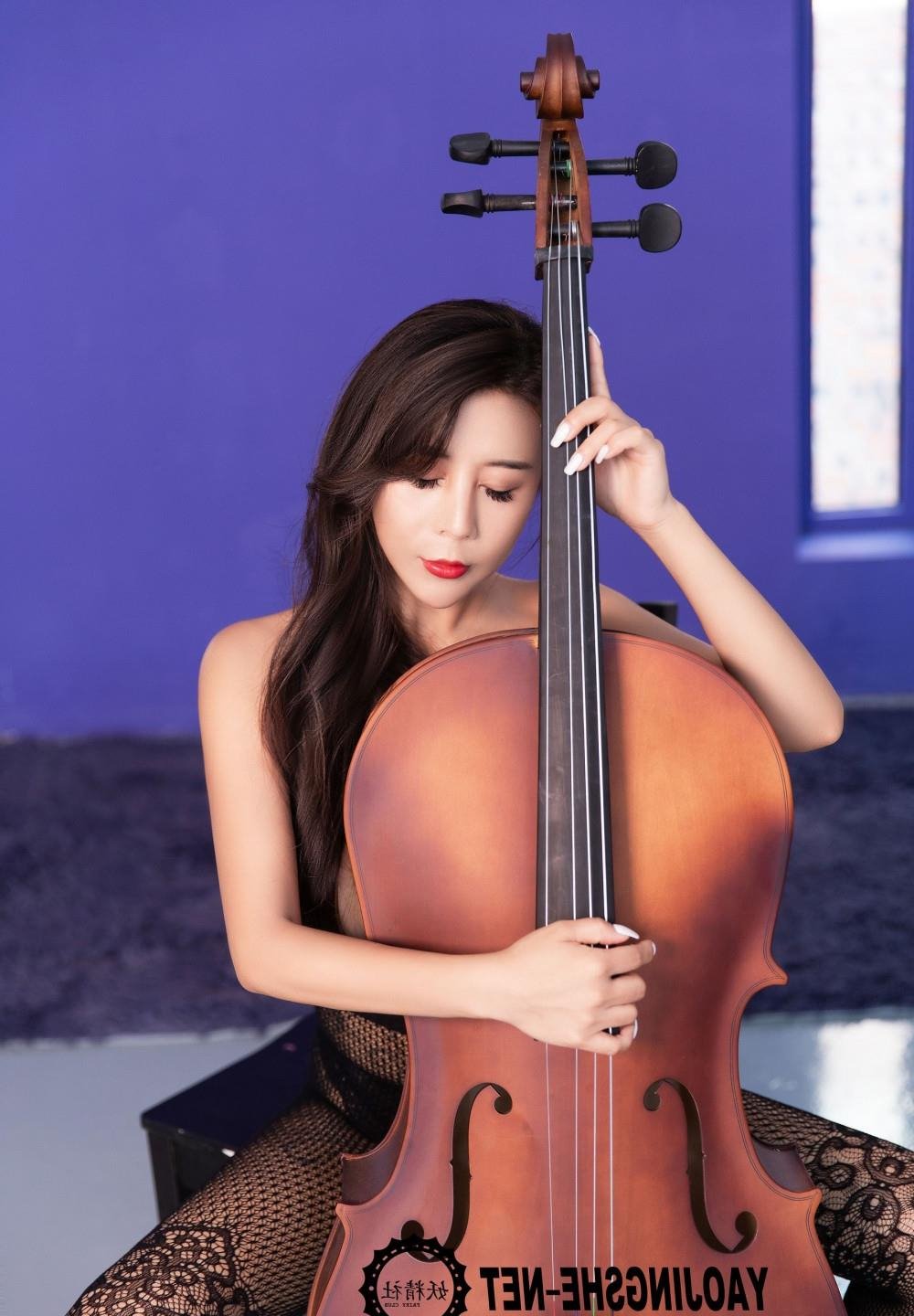 �ձ�10����ŮУ��