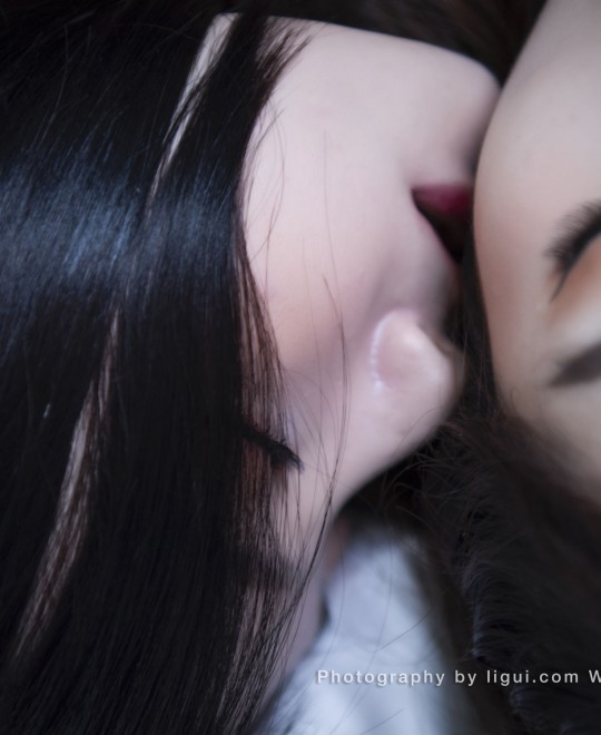 半夜妺妺叫我吃她胸