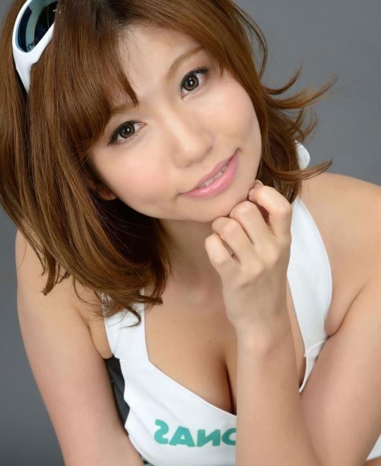 男人强吻美女